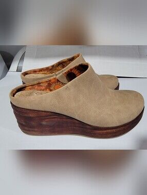 Like New- Korks-Stylish tan wedge clogs -size 10